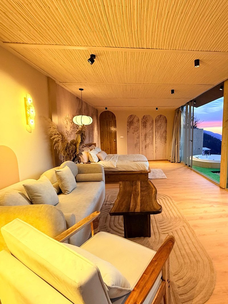 Glass-house-Manali-White-Musk-03