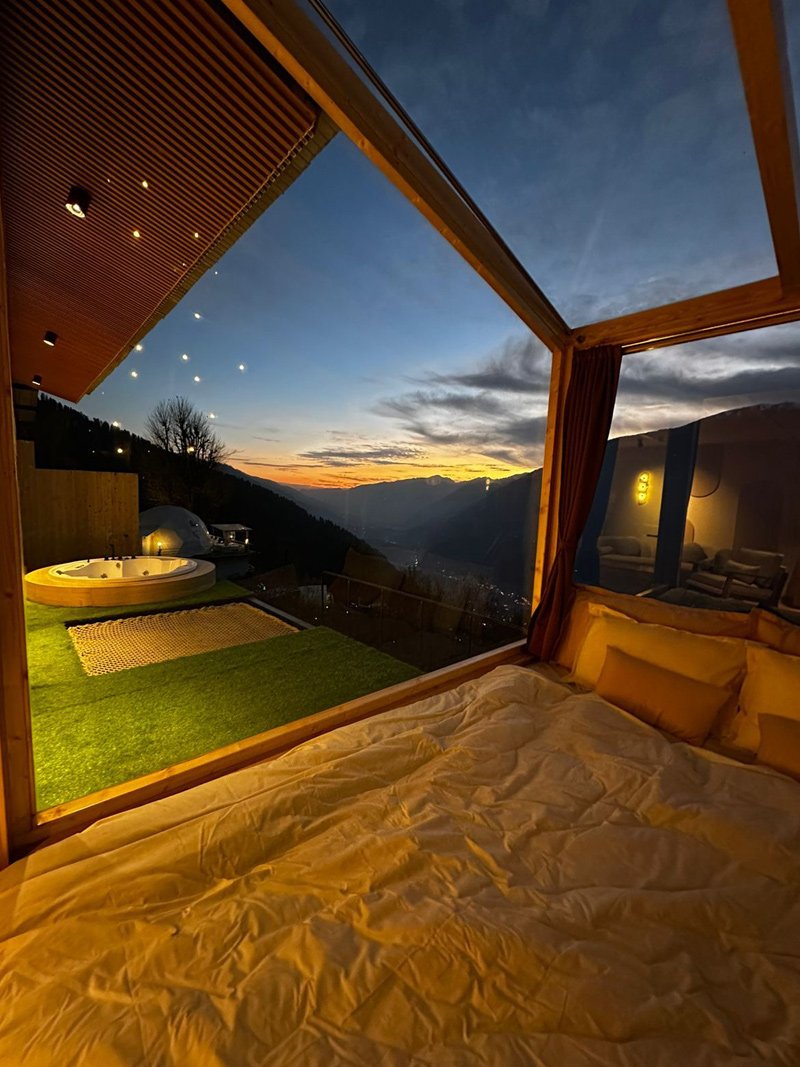 Glass-house-Manali-White-Musk-05