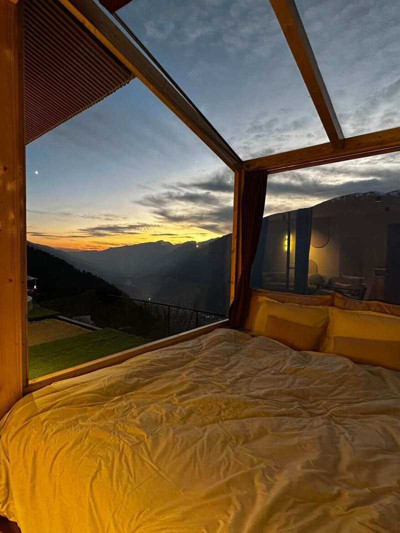 Glass-house-Manali-White-Musk-08