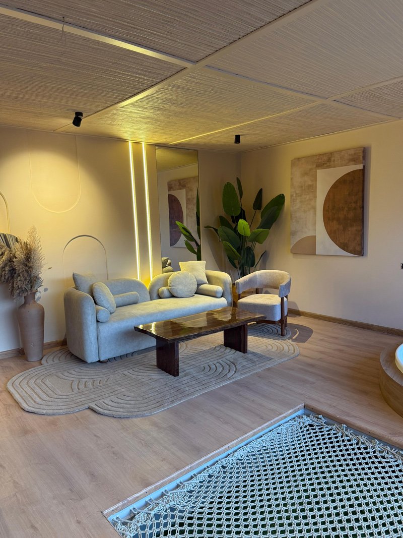 Grand-Jacuzzi-Suite-02